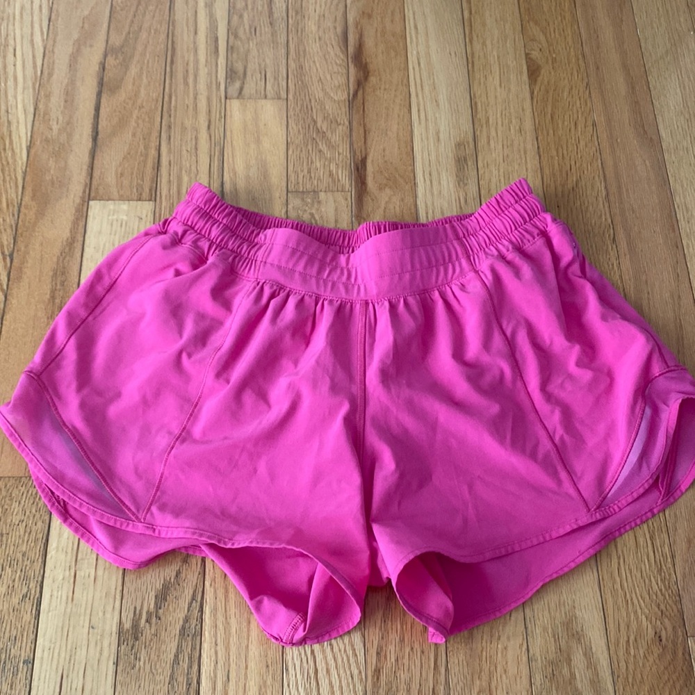 Lululemon Sonic Pink hotty hot lr 4inch short